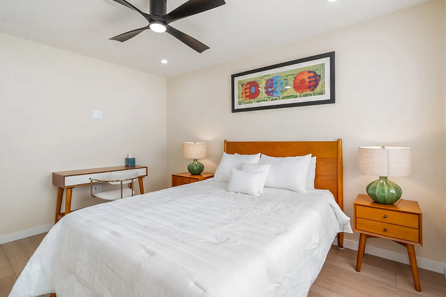 2 bed, 1.0 bath, 914 sqft, $5,460 — Photo 3