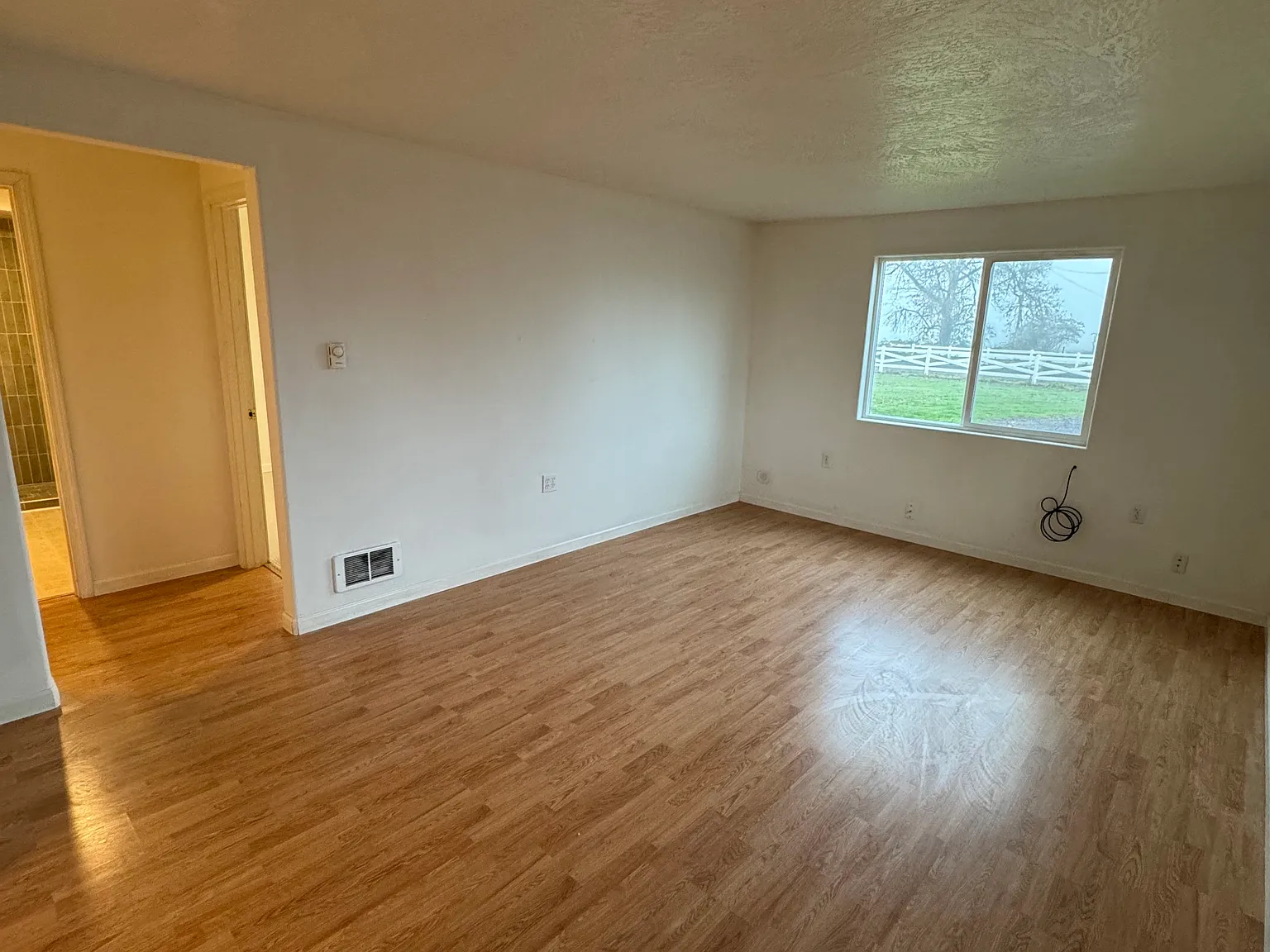 2 bed, 1000 sqft, $2,595 — Photo 3