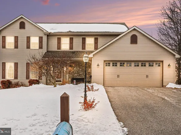 107 Summer House Ln, York, PA 17408