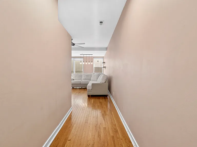 712 N 2nd St — Photo 9
