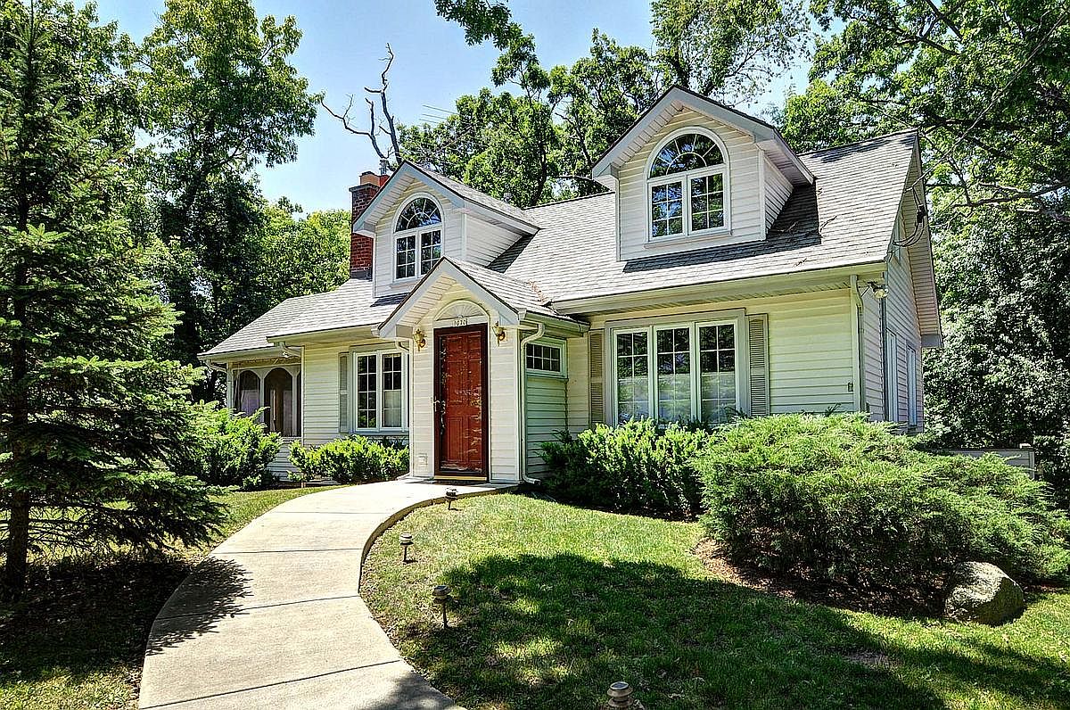 1070 Sauganash Dr, Fontana, WI 53125 Zillow