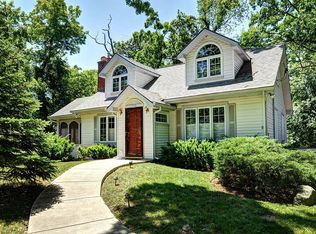 1070 Sauganash Dr, Fontana, WI 53125