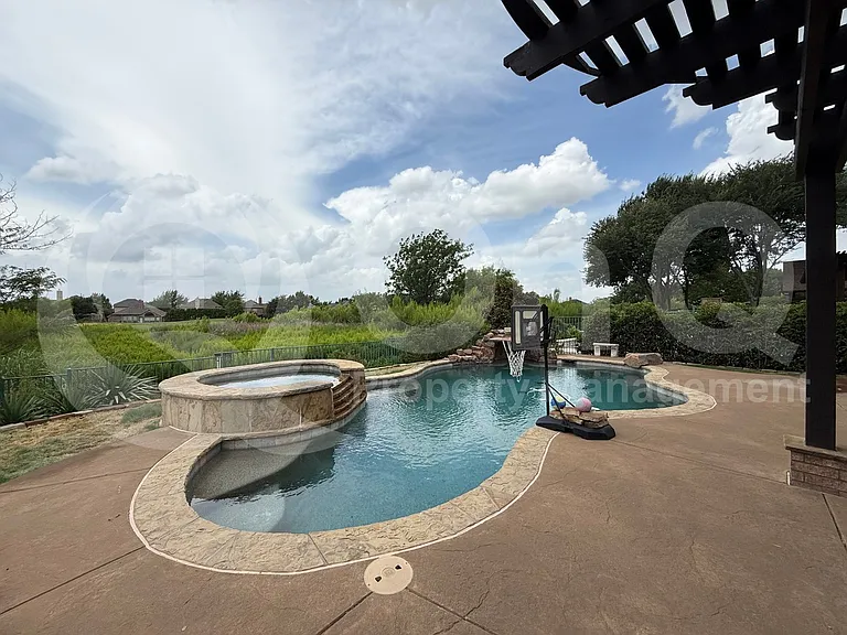 11281 Balcones Dr — Photo 31