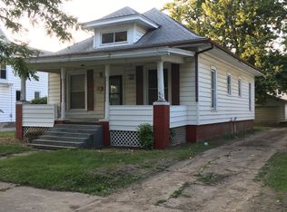 2704 Prairie Ave, Mattoon, IL 61938