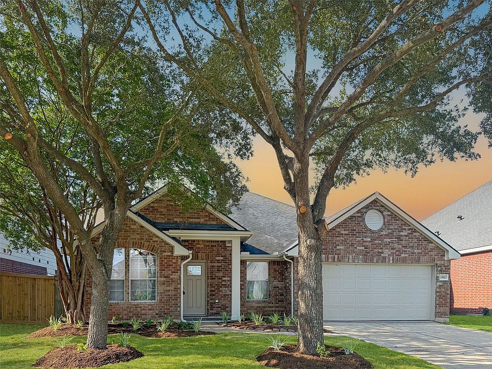 1st image of 15923 Saxon Hollow Lane