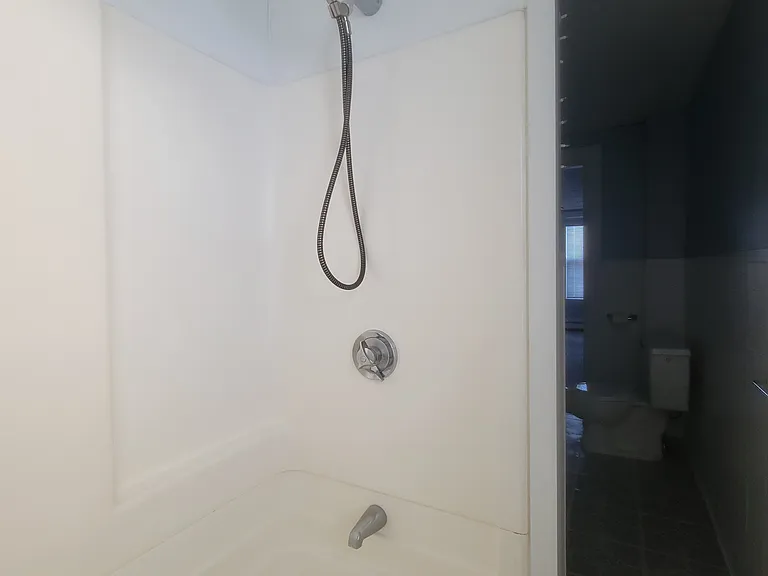 303 Bay St #5 — Photo 8