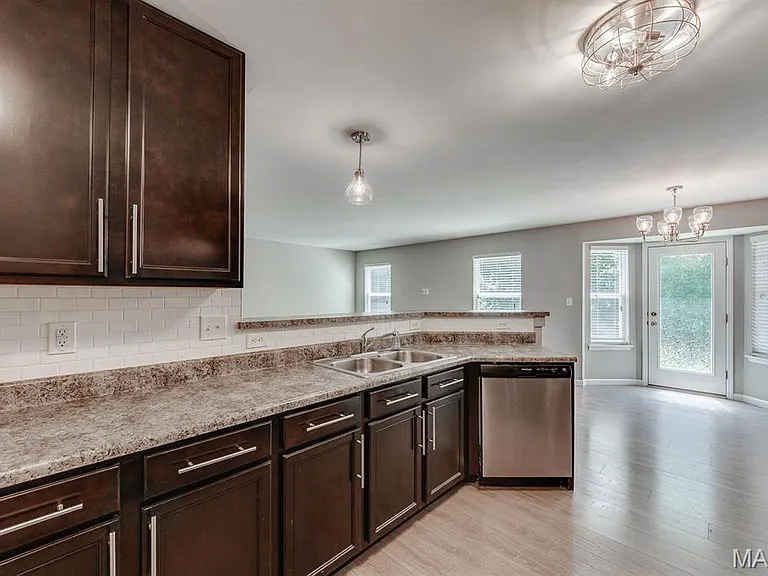 529 Parkgate Dr — Photo 13