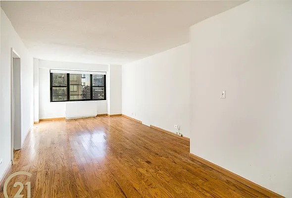 Rented by Century 21 Metropolitan | media 14