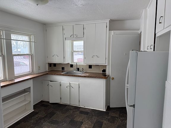 3rd image of 2305 24th St NE