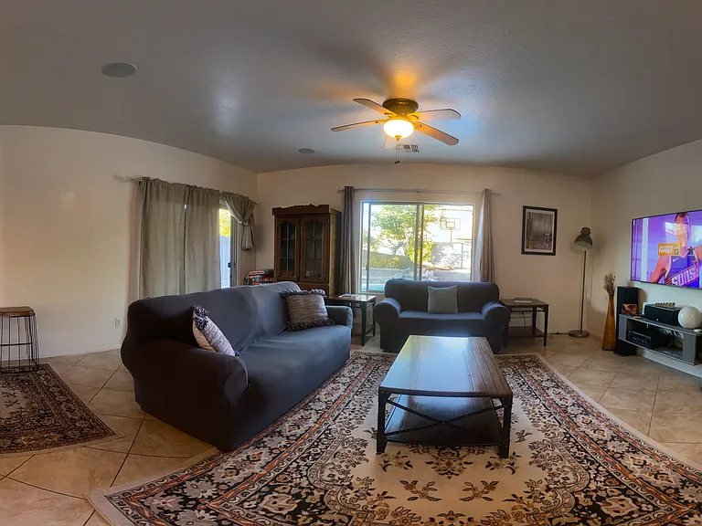 W Valentine Ave — Photo 23