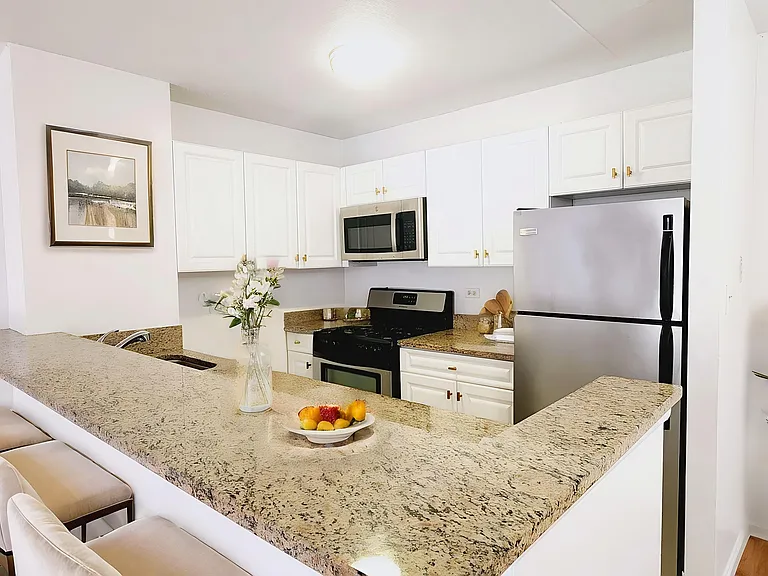 225 8th Ave #6G — Photo 2
