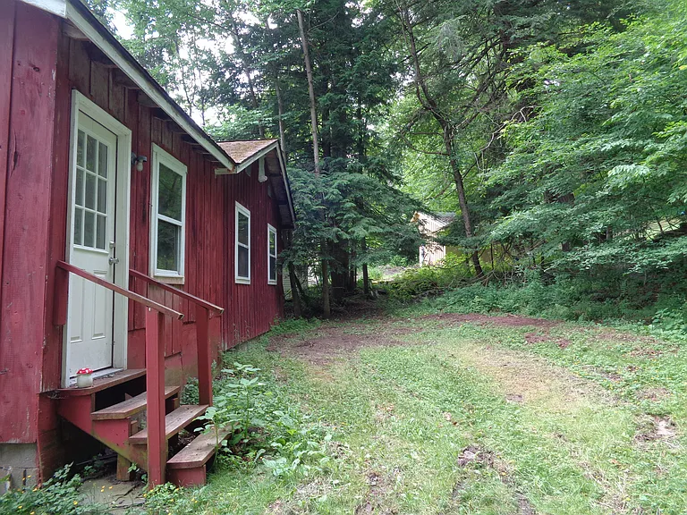 238 Pratt Rd — Photo 3