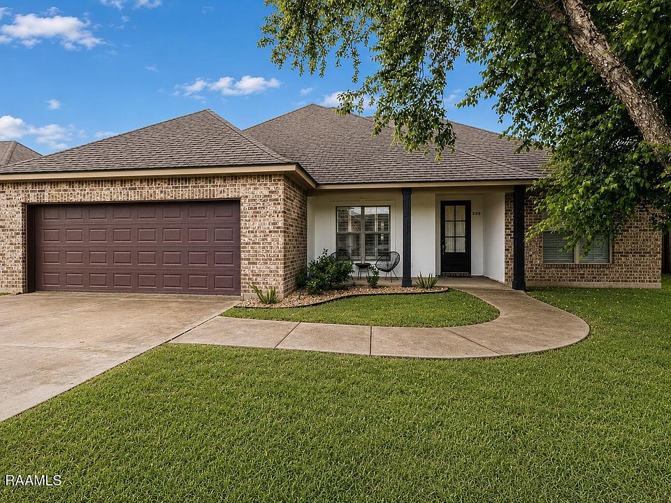 1st image of 205 Oak Hill Ln