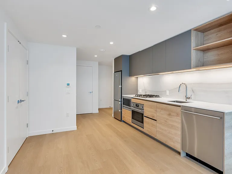 359 Tyee Rd — Photo 38