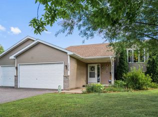 1315 Honeysuckle Ln SE, Cambridge, MN 55008