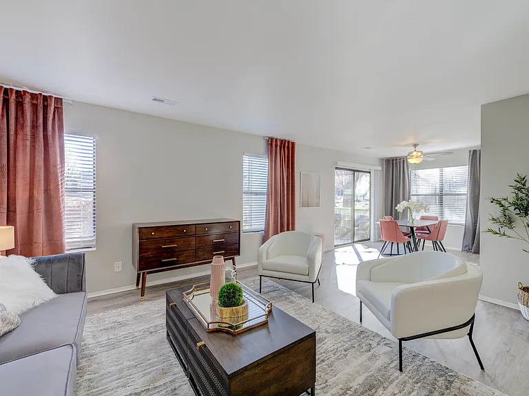 Lago Vista Apartments — Photo 35