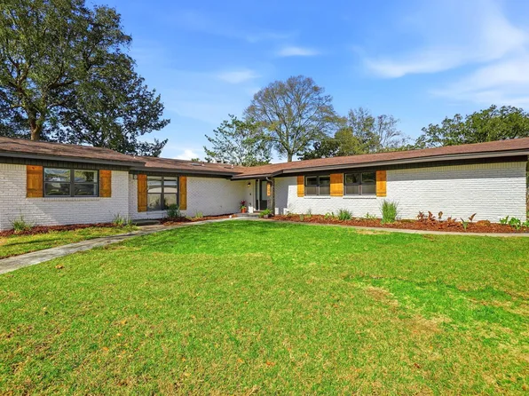 609 Powell Dr NE, Fort Walton Beach, FL 32547