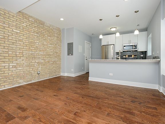 3rd image of 1321 W Carmen Ave APT 2S