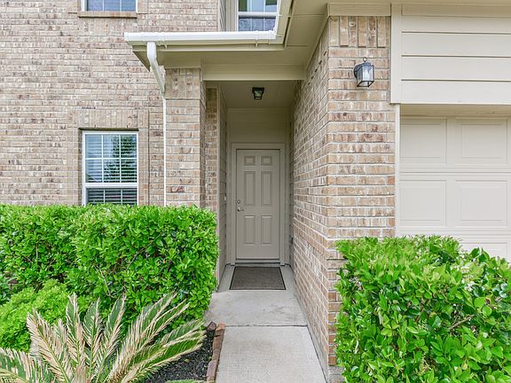 4th image of 2221 Garnet Ct
