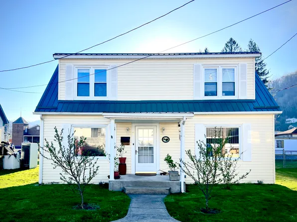 7 Home St, Richwood, WV 26261
