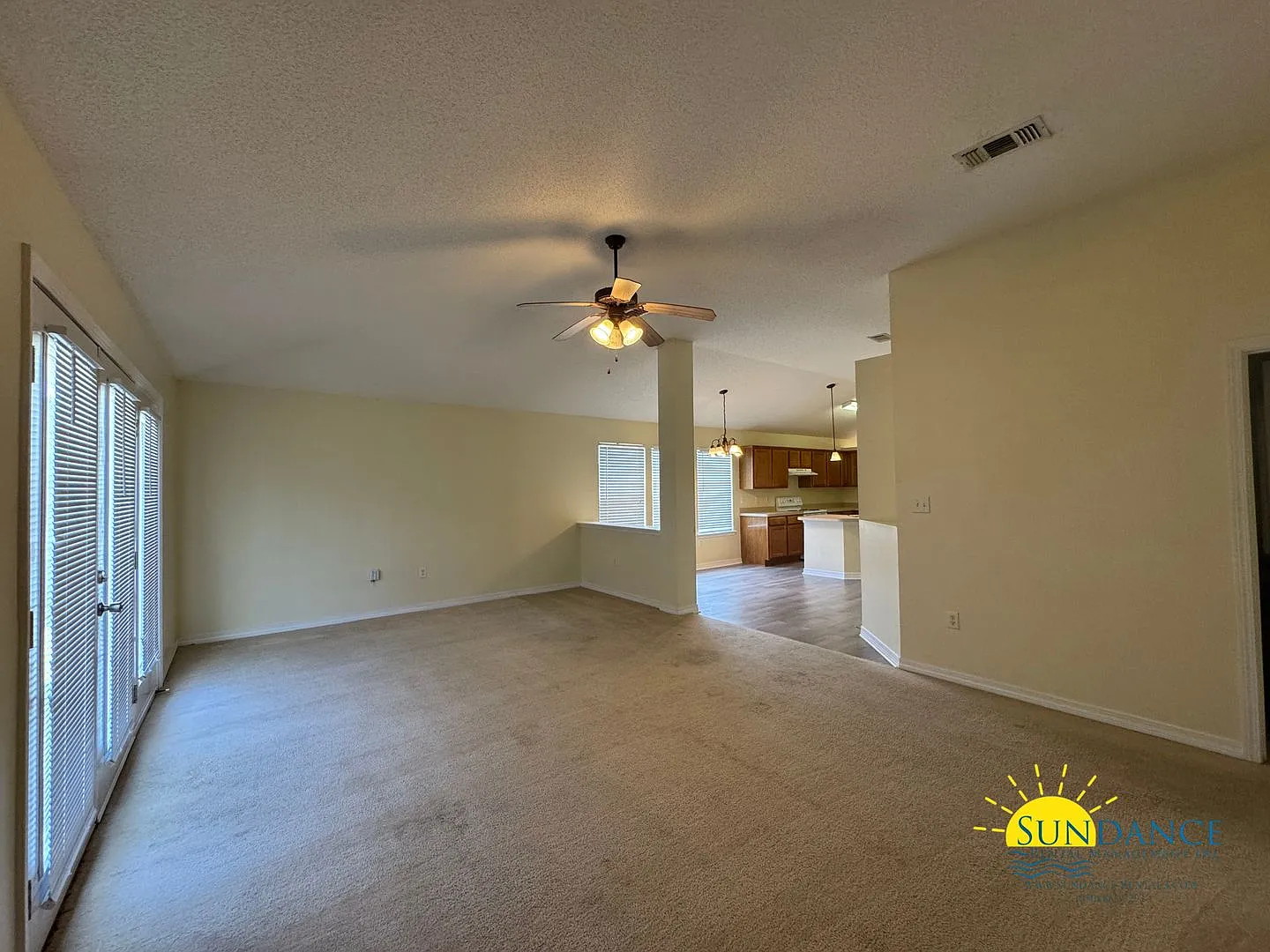 Charming 3-Bedroom + BONUS room in central Navarre! — Photo 2