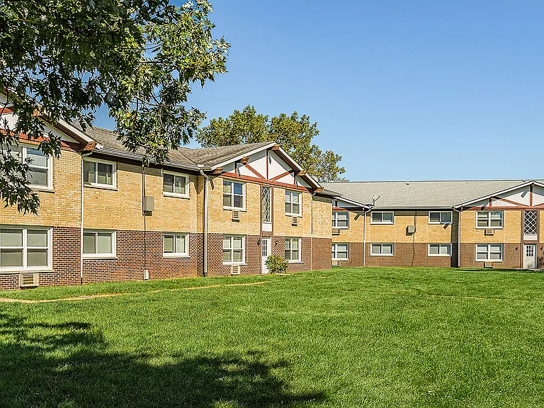 Town and Country Apartment