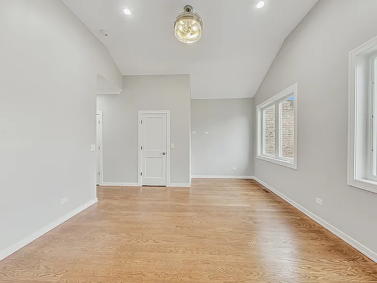 6626 S Ingleside Ave — Photo 17