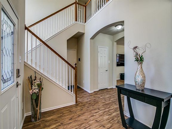 4th image of 1317 Valley Stream Dr