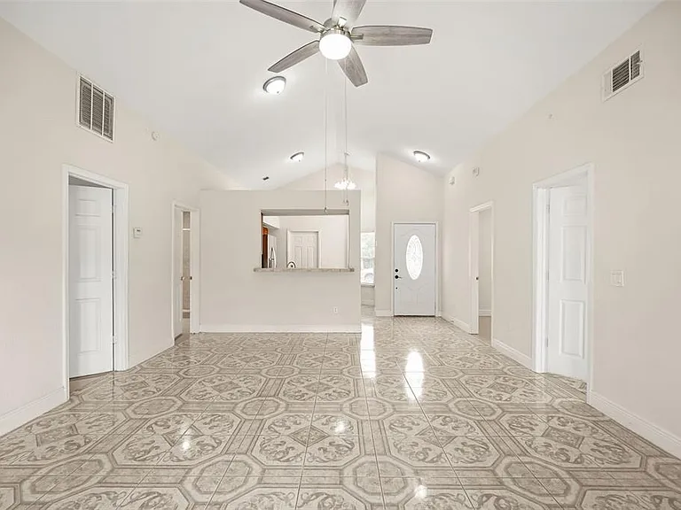948 Ocala Woods Ln — Photo 6