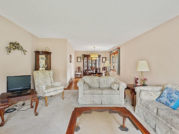 4th image of 15707 Le Claire Ave