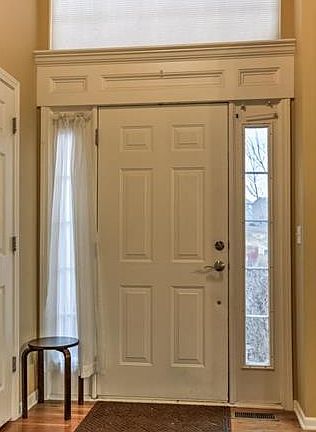 3rd image of 1216 Honeysuckle Dr