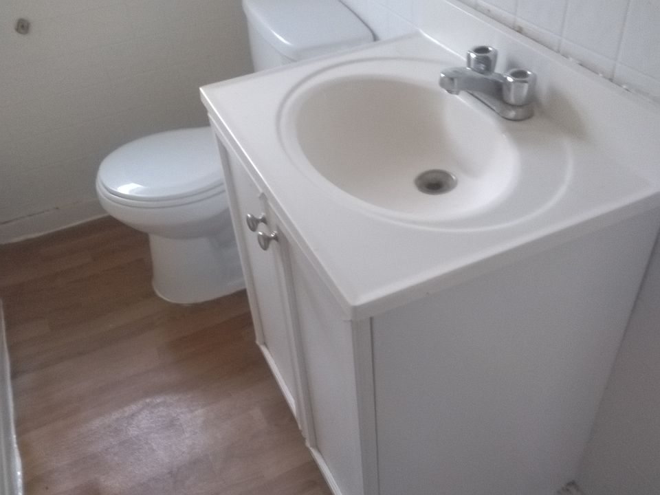 1st image of 417 Lasalle Ave #2