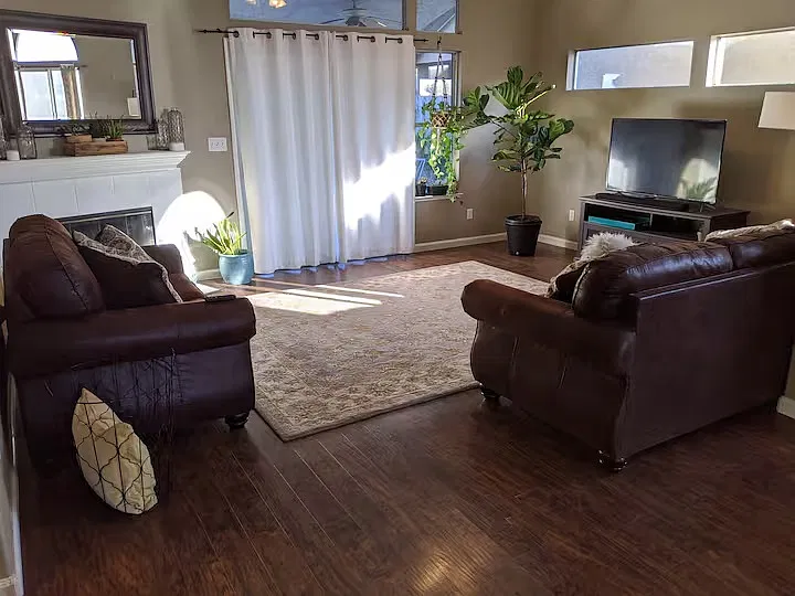 3 bed, 1298 sqft, $2,300 — Photo 2
