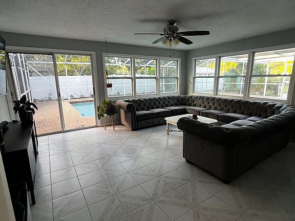 5th image of 4038 Prado Dr