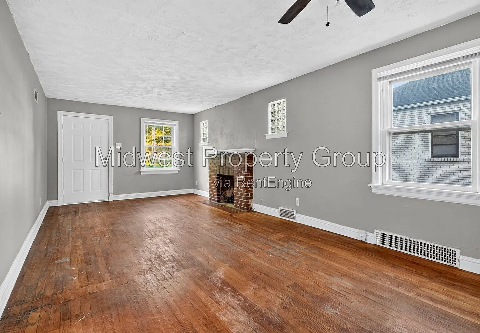 3 bed, 1.0 bath, 1141 sqft, $1,200 — Photo 3
