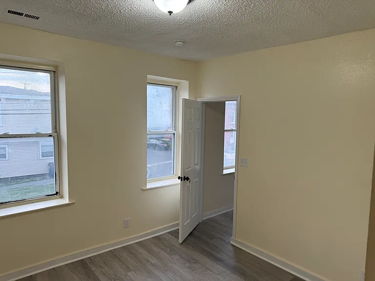 318 E Division St #2 — Photo 7