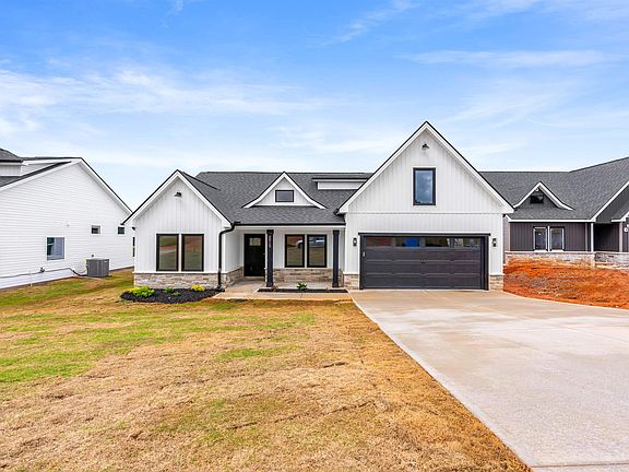 2nd image of 2015 Meadow Glen Ct