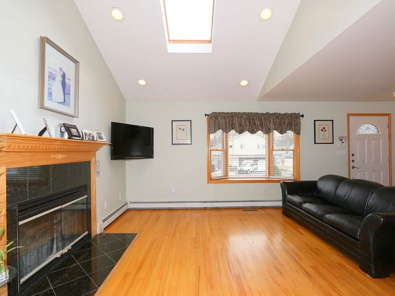 3rd image of 3407 N Shelley St