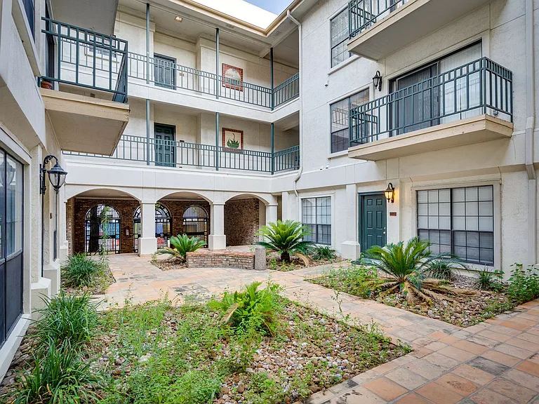 1908 San Antonio St #306 — Photo 5