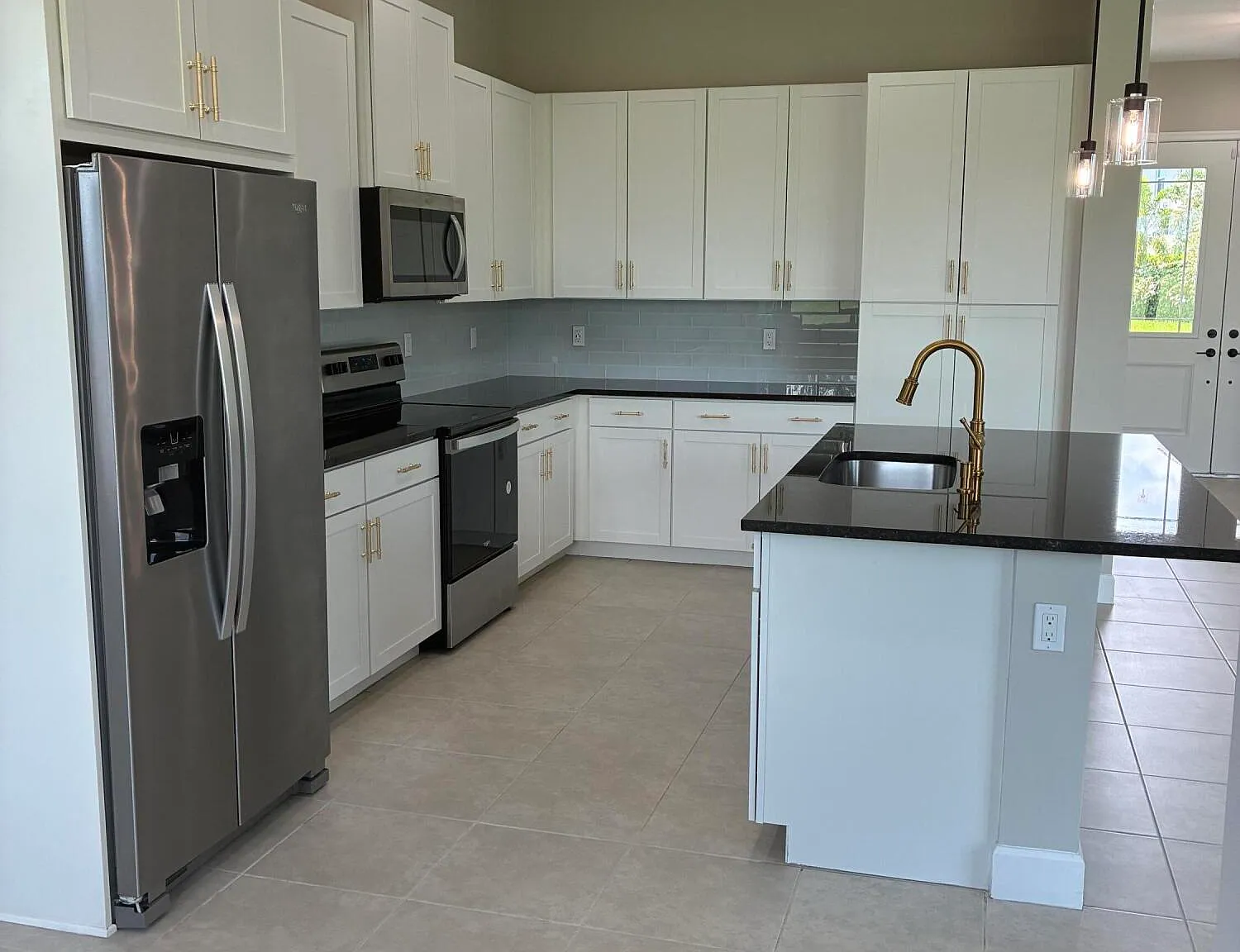 4 bed, 3.0 bath, 2165 sqft, $3,800 — Photo 4