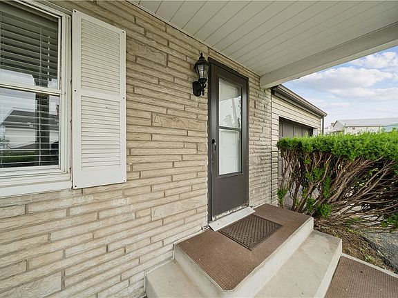 2nd image of 15 Grant St