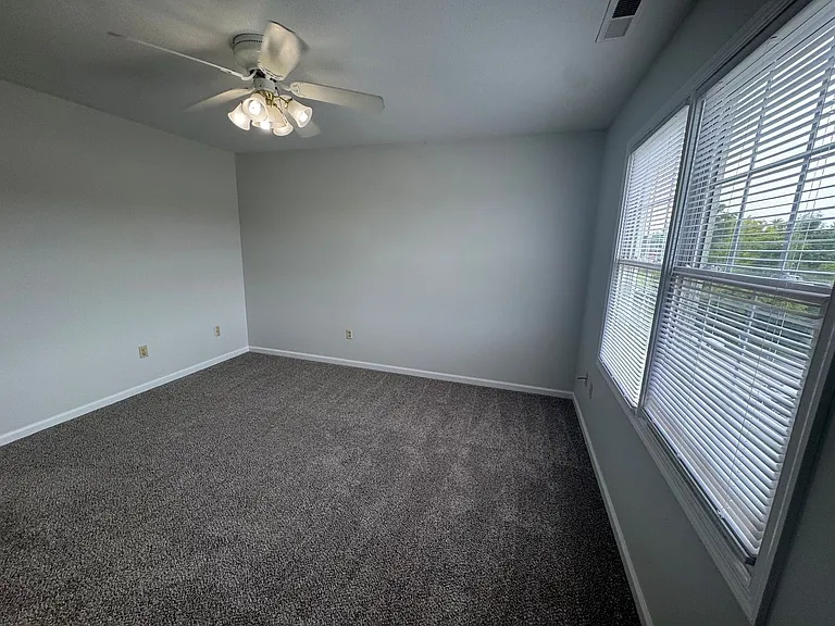 1058 Oriole Ln — Photo 15