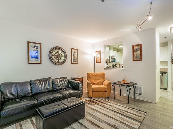 3rd image of 18501 SE Newport Way Unit K145