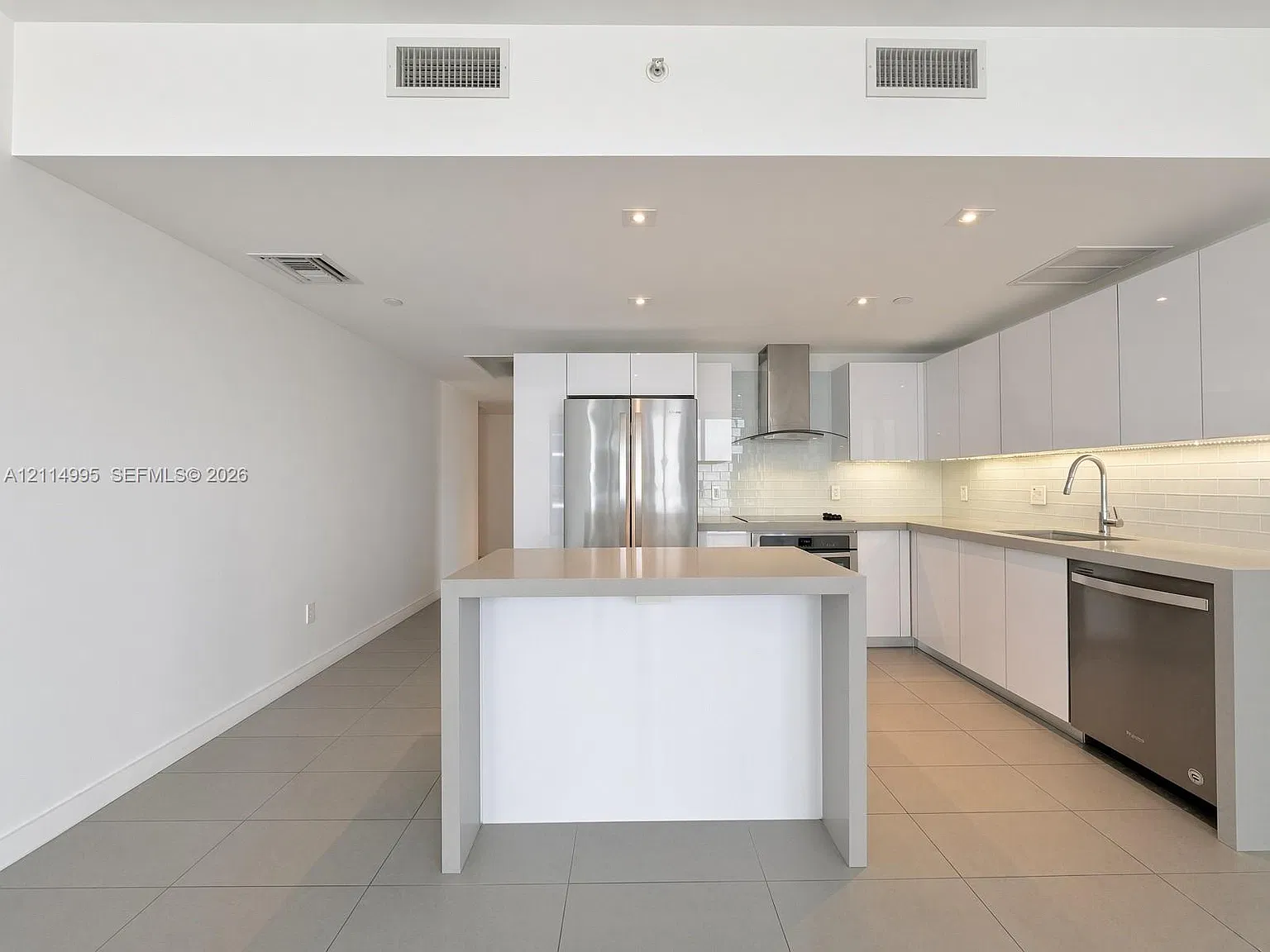 Canvas Condo — Photo 3