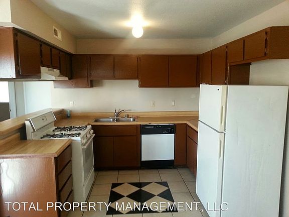 3rd image of 3700 Scuba Cir Unit 1