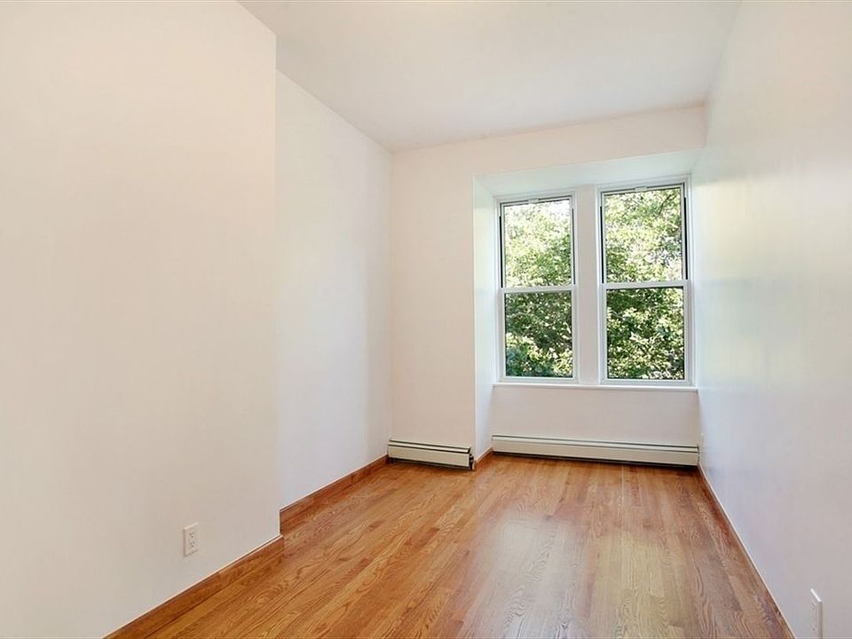 2nd image of 382A 6th Ave #3