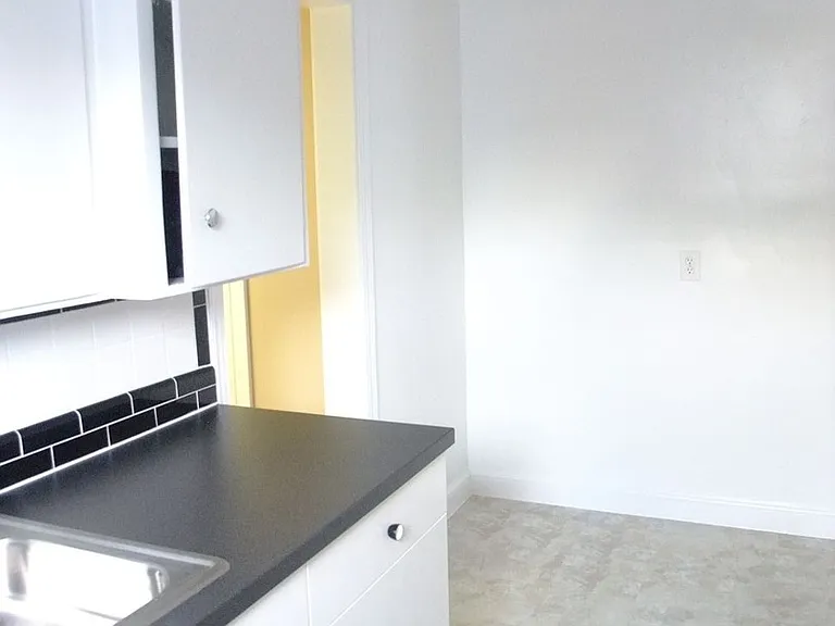 8210 Greenwood Ave — Photo 9