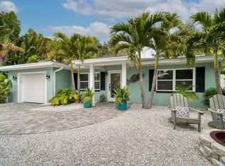 105 6th St, Belleair Beach, FL 33786