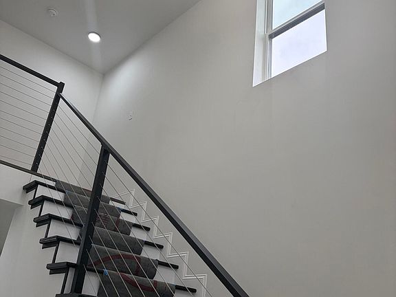 3rd image of 512 Moore Rd