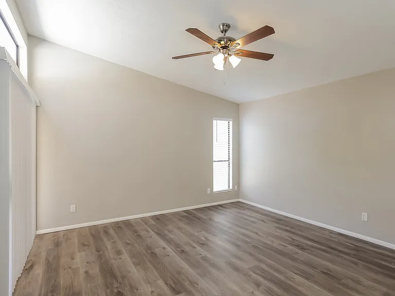 4517 E Rosemonte Dr — Photo 8